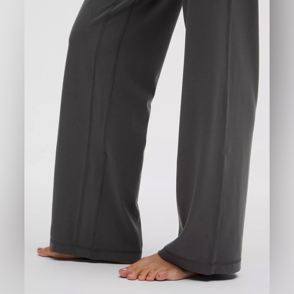 Lululemon Align WideLeg Pant 🌟NWT🌟 Regular Size Graphite Grey 🔥SOLD OUT COLOR🔥 - Picture 4 of 7